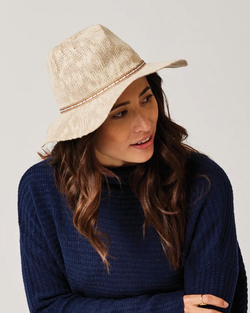 Front of a model wearing a size one-size-fits-all Capistrano Crushable Hat In Natural in Natural by Carve Designs. | dia_product_style_image_id:350083